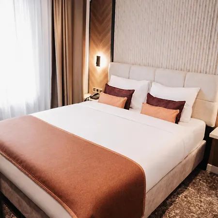 Nevv Hotel